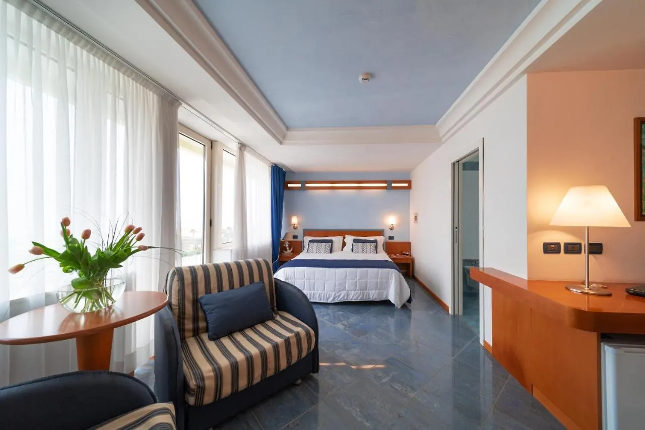 Hotel Ancora Rimini 3*,